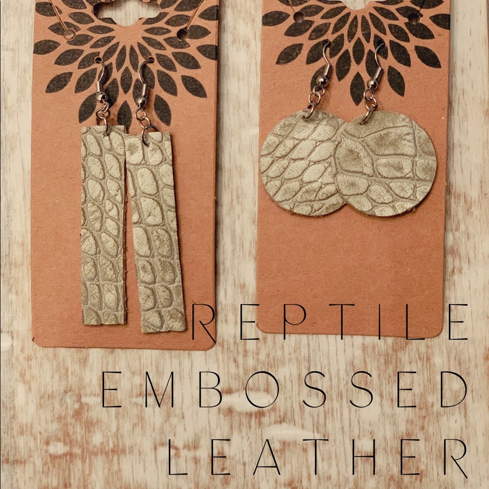 [ HANDMADE ] LEATHER EARRINGS || Reptile embossed
